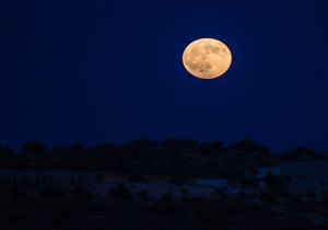 Η Πανσέληνος στον Ζυγό στις 6 Απριλίου 2023.